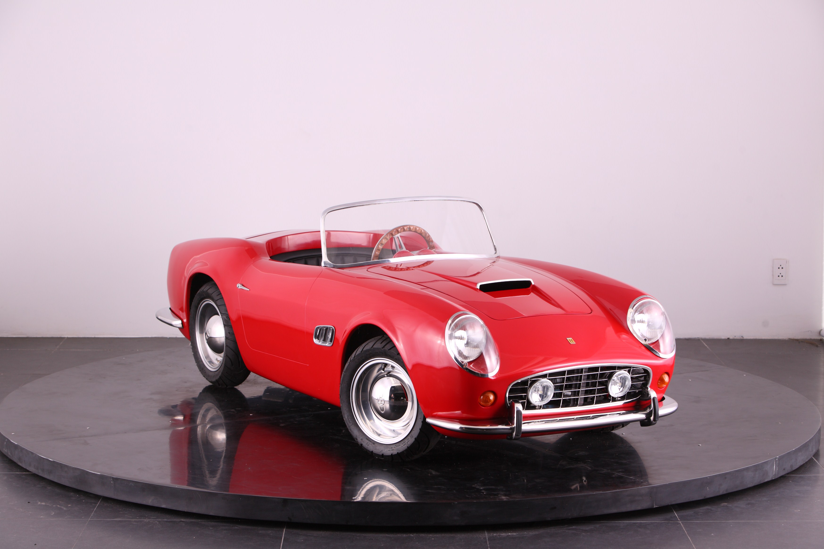 Spyder Red Black